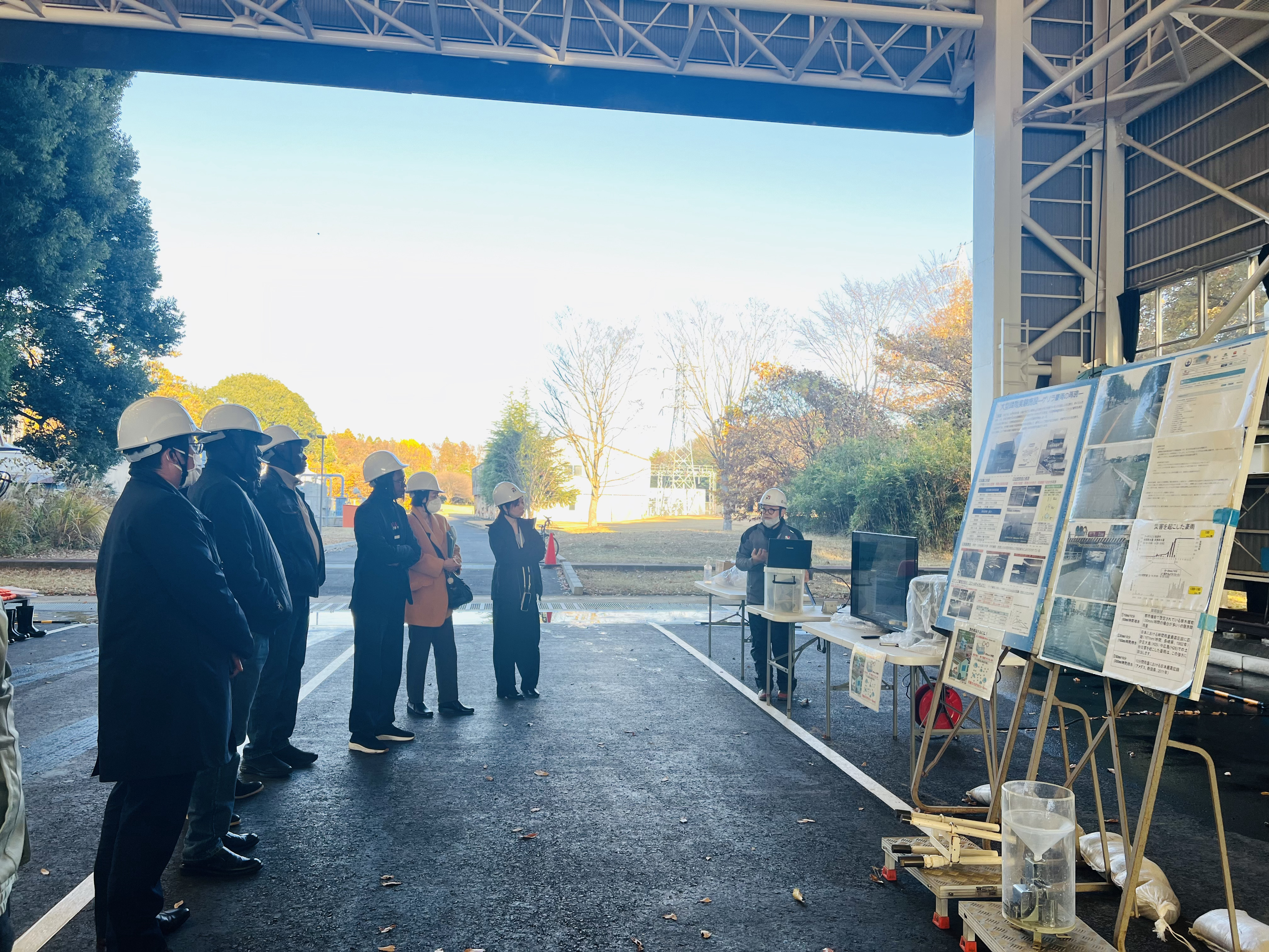 Visit to Large-scale Rainfall Simulator 
Dr. ISHIZAWA explaining about the experiments.
