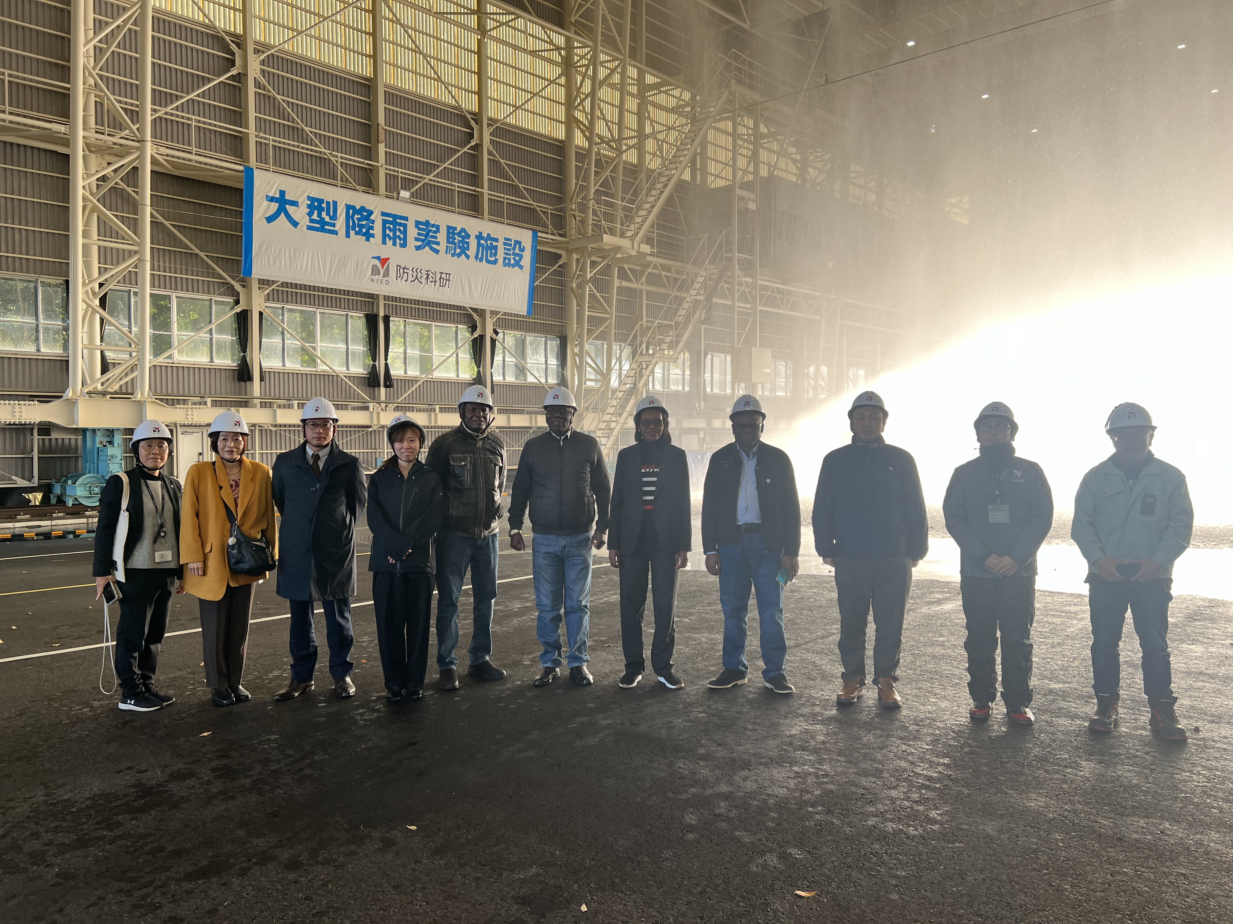 Visit to Large-scale Rainfall Simulator 
Dr. ISHIZAWA explaining about the experiments.
