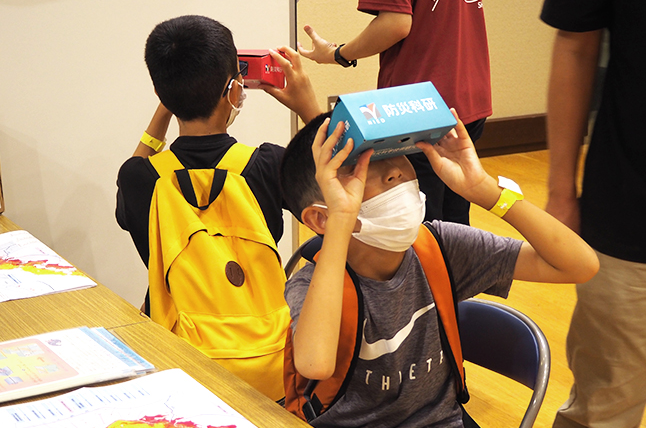 VR地震体験の様子