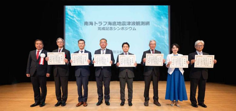 感謝状を贈呈した方々の集合写真